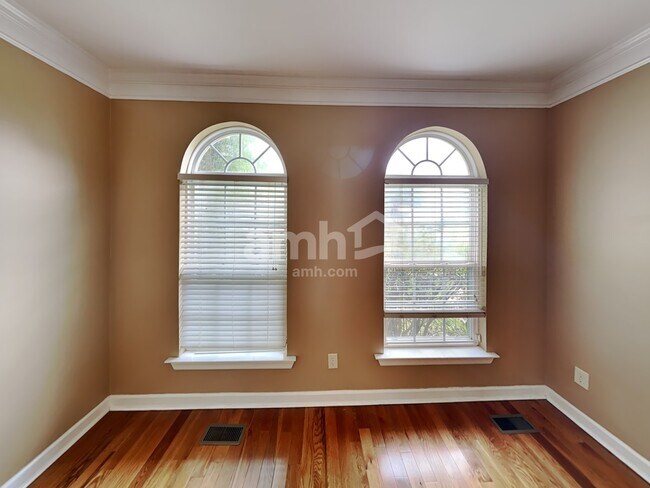 Foto del edificio - 317 Stone Heath Ct