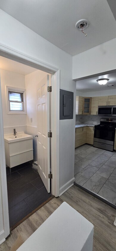 Primary Photo - 163 Court St