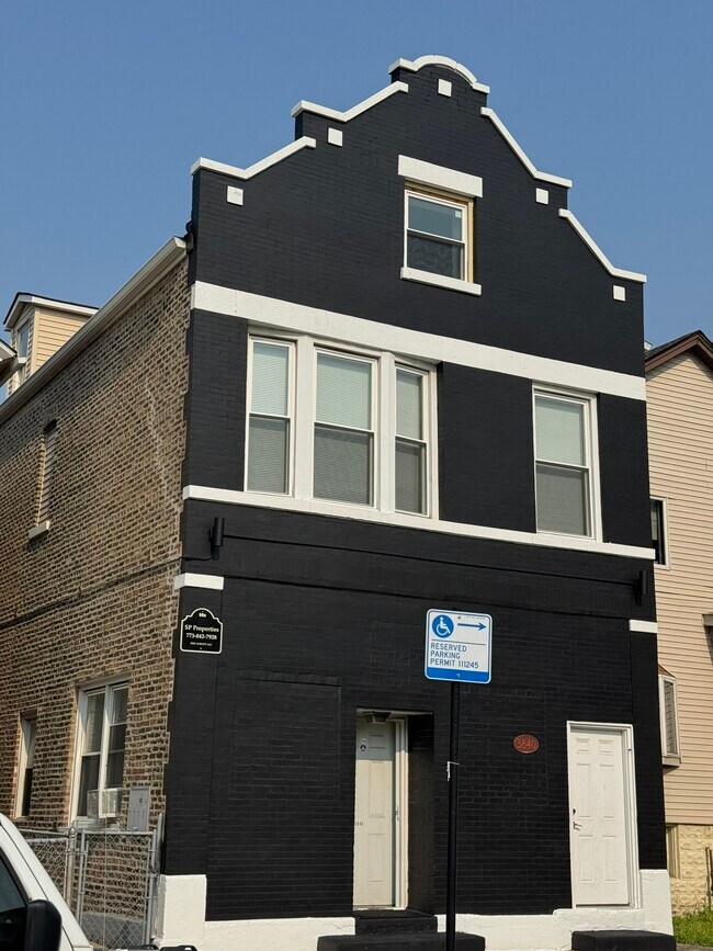Foto del edificio - 3840 S Albany Ave