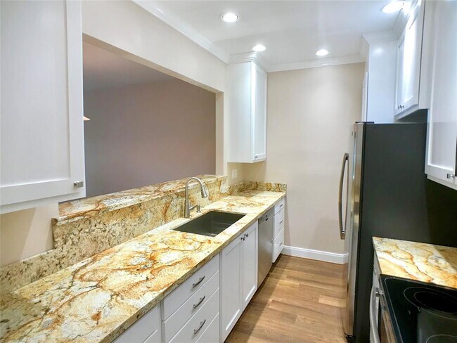 Foto del edificio - 3270 Holly Hall St