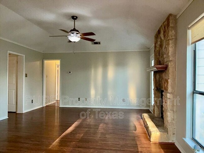 Building Photo - 1003 Thousand Oaks Blvd