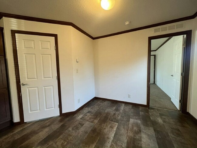 Building Photo - 211 Canal Dr