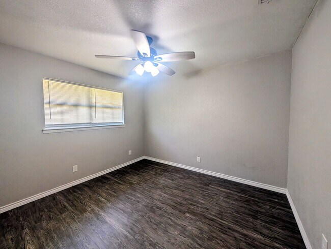 Foto del edificio - 2400 Brookridge Dr