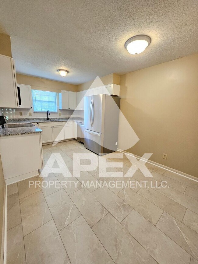 Foto del edificio - 7324 Deane Hill Dr