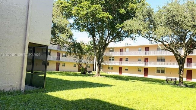 Foto del edificio - 7175 Orange Dr