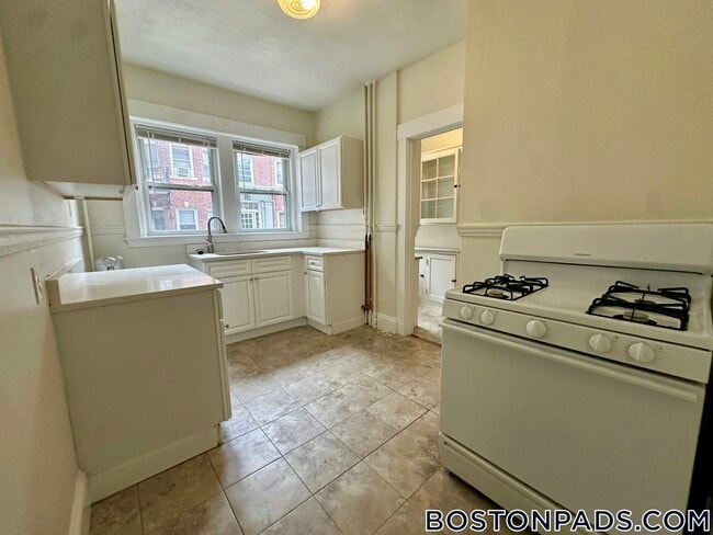 Building Photo - 163 Summer St