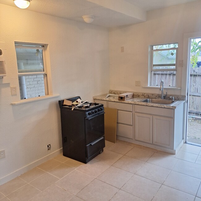 Foto del edificio - 910 Adele St