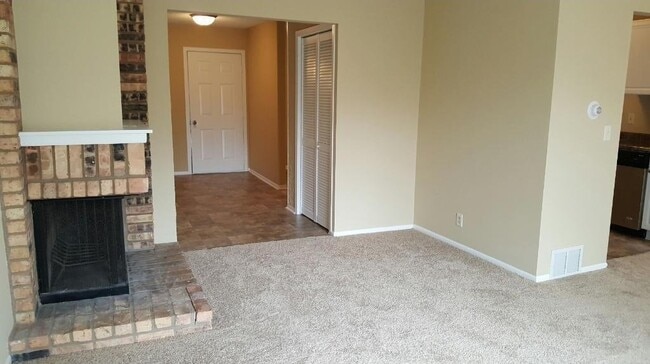 Building Photo - 247 W Eagle Lake Dr