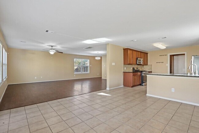 Building Photo - 2002 Collins Rose Ct