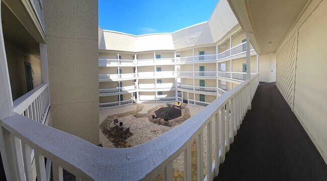 Foto del edificio - Dreamy Little River Condo — Furnished, Elevator Access, Pool & Marina Nearby!