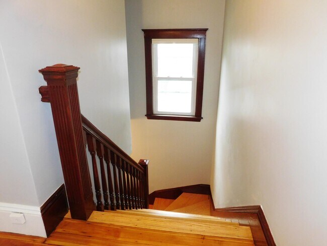 Building Photo - 15 Castleton St