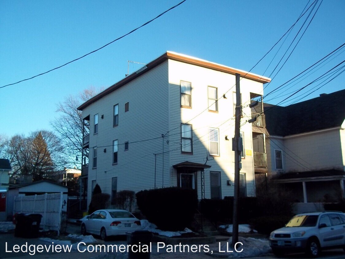 Primary Photo - 489 Pine St