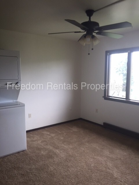 Building Photo - 241 Kates Dr