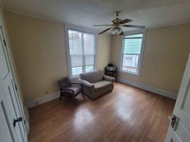 Foto del edificio - Duluth, MN - 4 Bedroom - 1 Bathroom - Close to UMD & CSS
