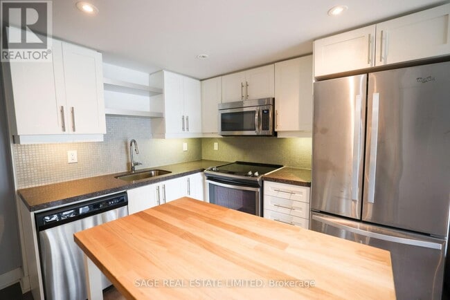 Photo du bâtiment - 525 Adelaide St W