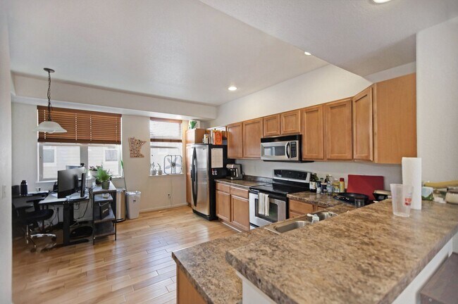Building Photo - 2 Bedroom 2 Bath Unit in Arvada