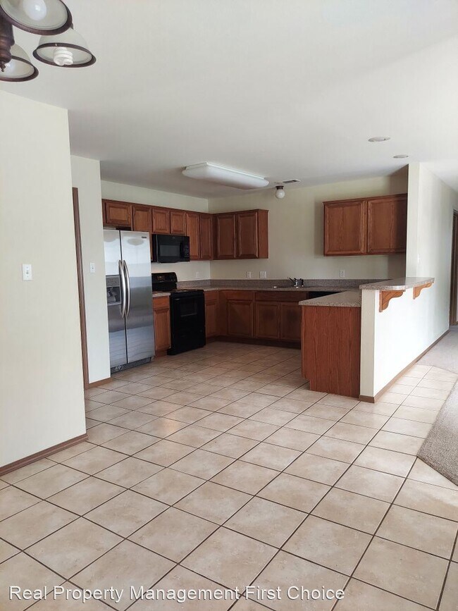 Foto del edificio - 3 br, 2 bath House - 2500 Dora Road Side A