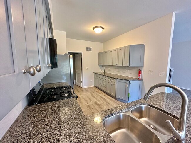 Building Photo - 14914 W Victoria Crossing