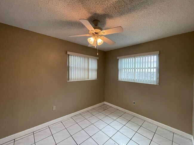 Foto del edificio - 8136 NW 21st Ct