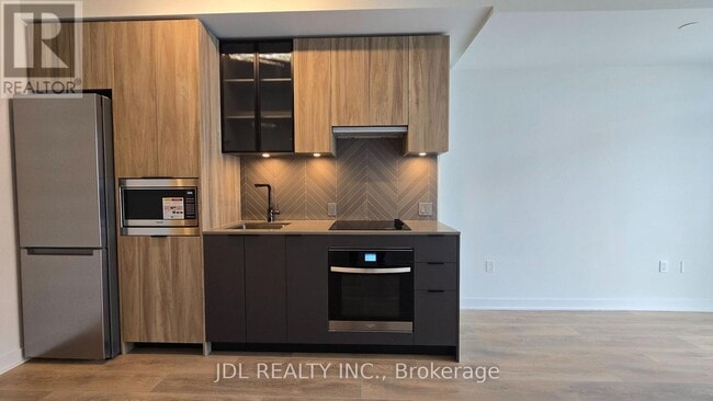 Building Photo - 1037 The Queensway