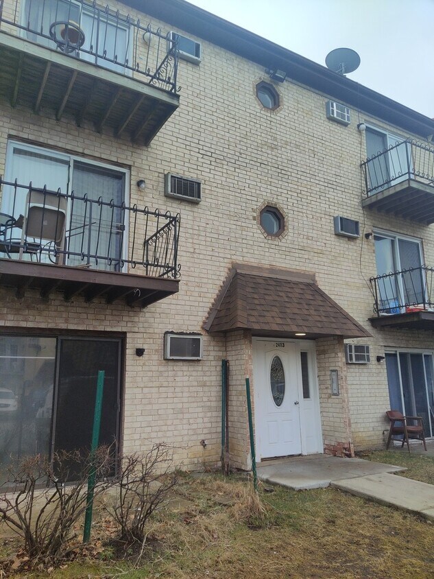 2413 Randall Ln Unit 1A, Arlington Heights, IL 60004 Condo for Rent