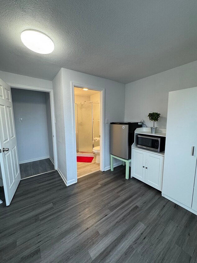 Foto principal - 12432 22nd Ave S