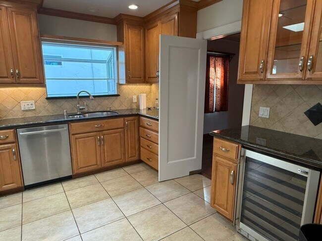 Foto del edificio - Charming 2 Bedroom 1 Bath Willow Glen home