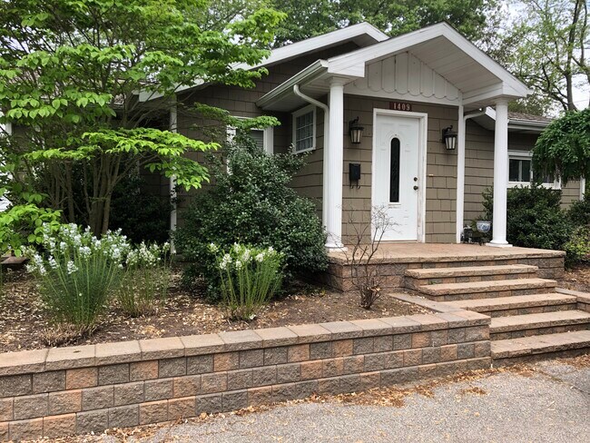 Building Photo - 1409 Miller Dr