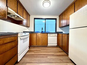 Building Photo - 4461 SW Garden Home Rd