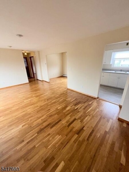 Foto del edificio - 293 Adriana St