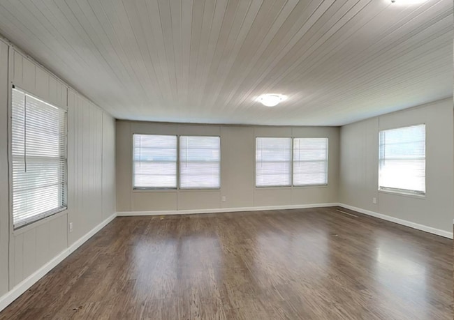 Building Photo - 920 S Waterview Dr