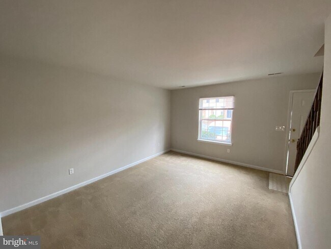 Foto del edificio - 5230 King's Wood Ln
