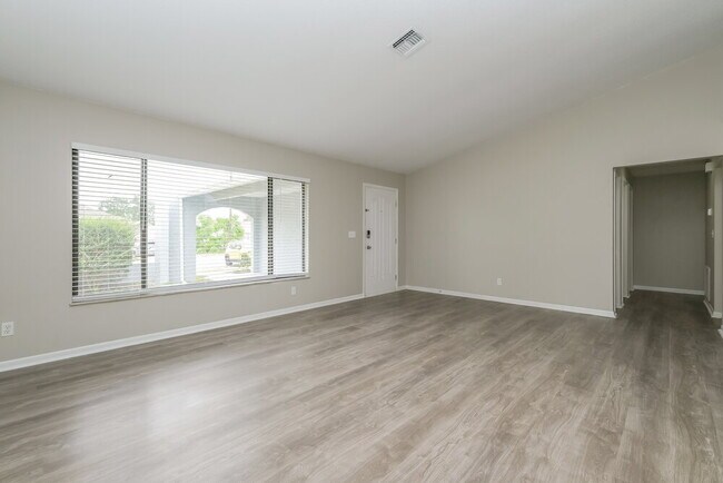 Foto del edificio - 10142 Bannister St