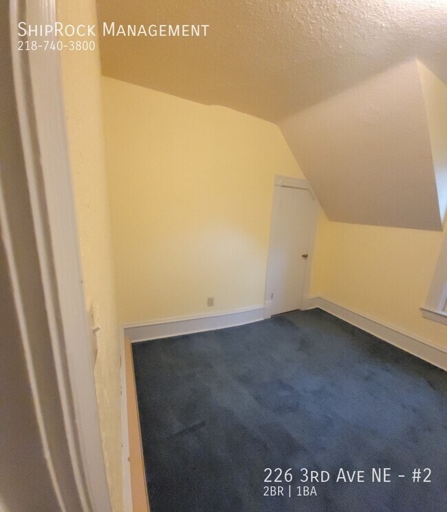 Building Photo - 226 3rd Ave NE
