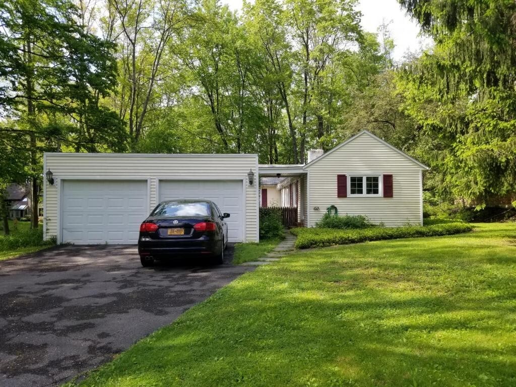 Primary Photo - 124 South Meadowbrook Lane
