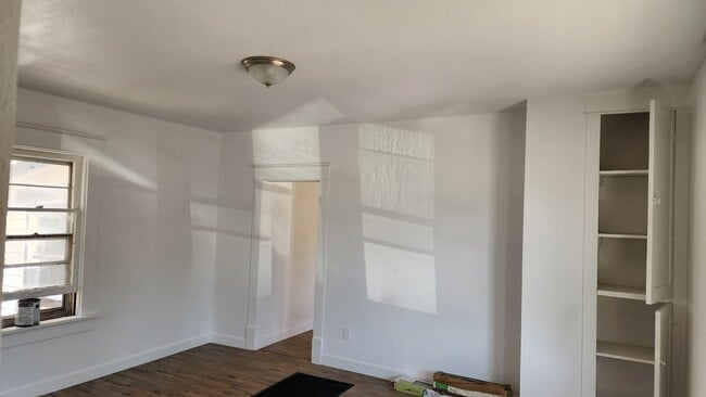 Building Photo - 917 7th Ave