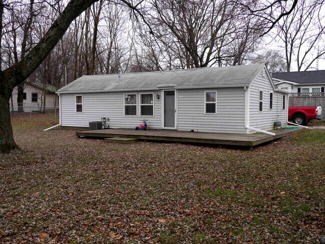 Building Photo - 1861 N Aurelius Rd