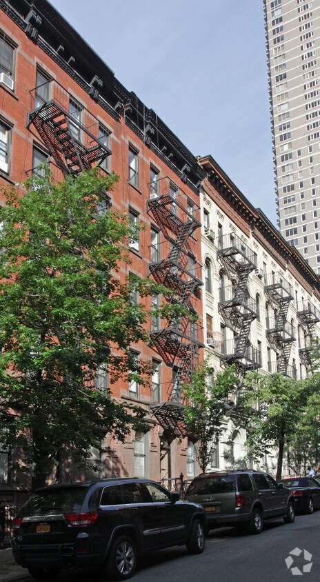 Building Photo - 236 E 89th St