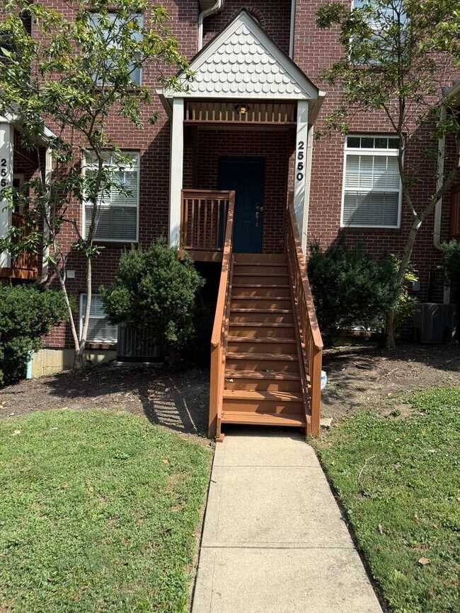 Building Photo - 2550 Cleinview Ave