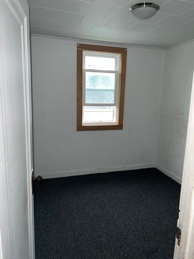 Small bedroom 2 - 3049 E 138th Plz