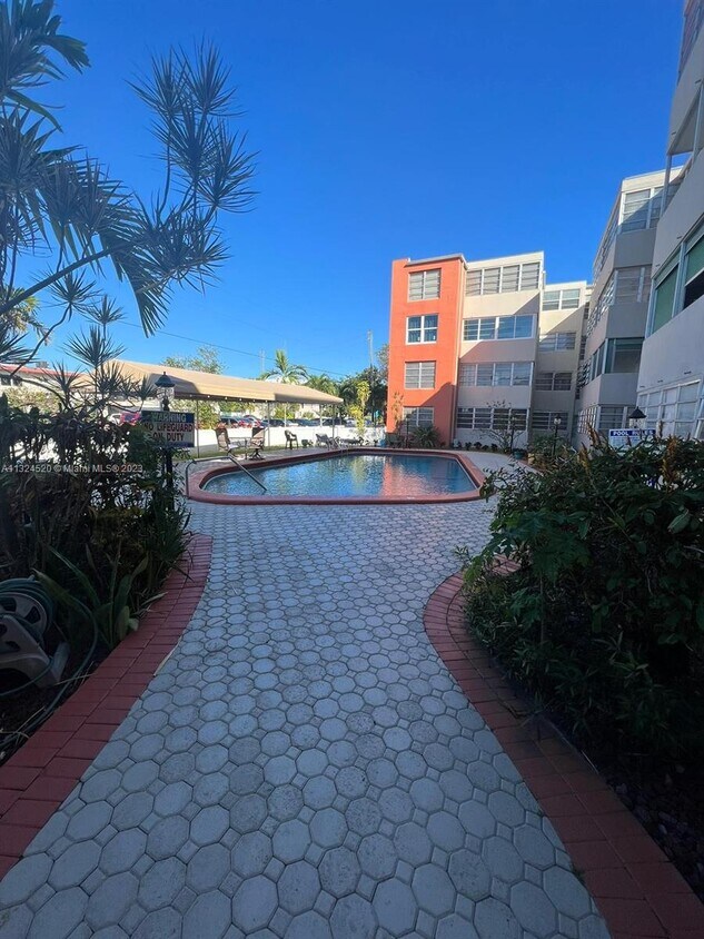 1850 NE 169th St Unit 201, North Miami Beach, FL 33162 Room for Rent