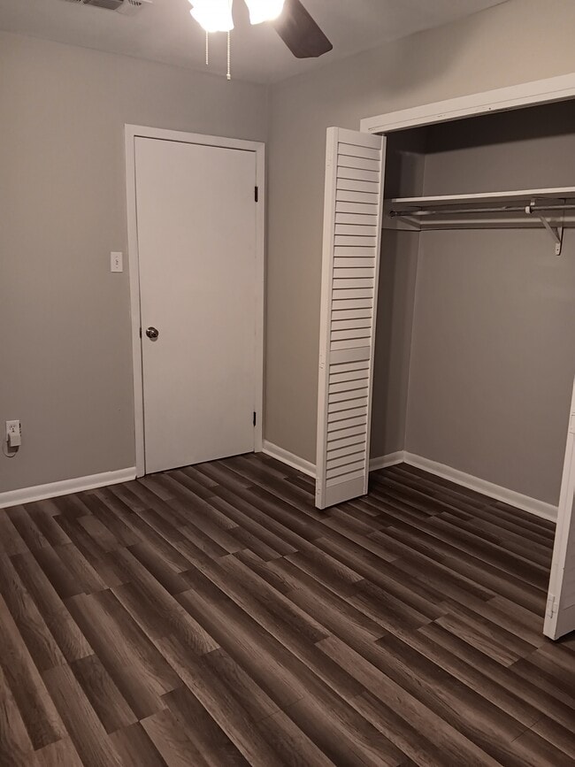 Building Photo - 8722 Orleans Dr