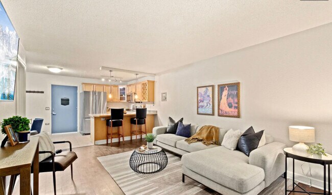 Building Photo - 909 Logan St