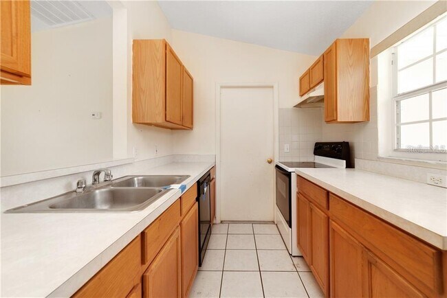 Building Photo - 663 Heraldo Ct