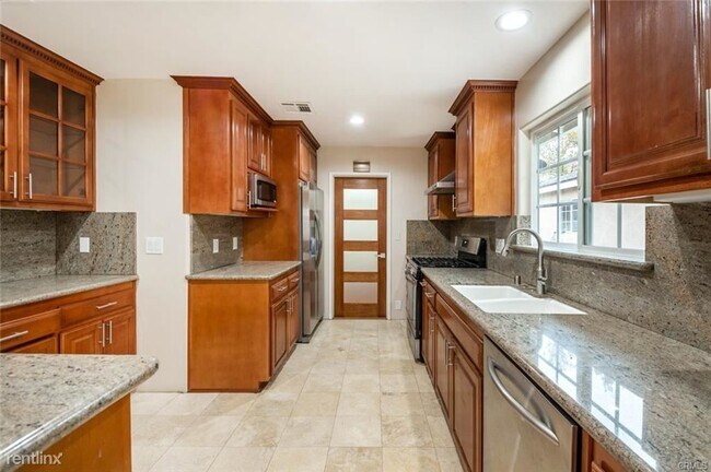 Building Photo - 3 br, 2 bath House - 7535 Chimineas Ave