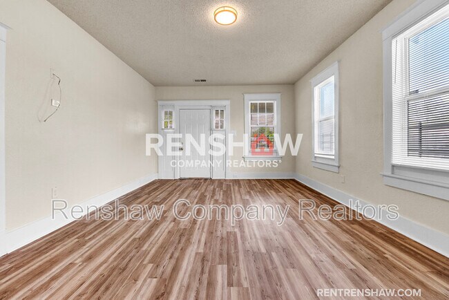 Building Photo - 1100 Rozelle St