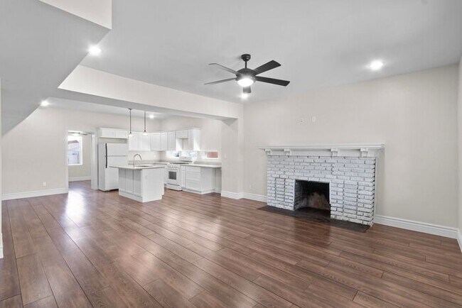 Foto del edificio - Stunning 2BR/1.5BA in Five Points — only $...