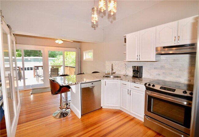 Building Photo - 5 Sylvan St
