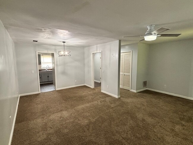 Building Photo - 4698 Shumate Dr