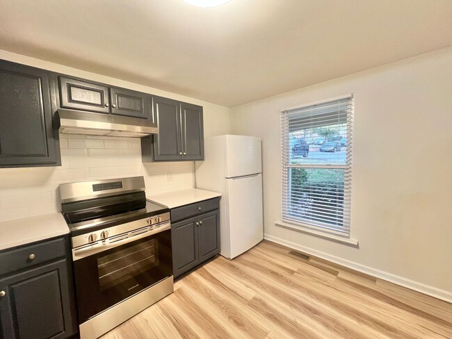 Foto del edificio - Newly Remodeled 3BD, 3.5BA Raleigh Townhom...